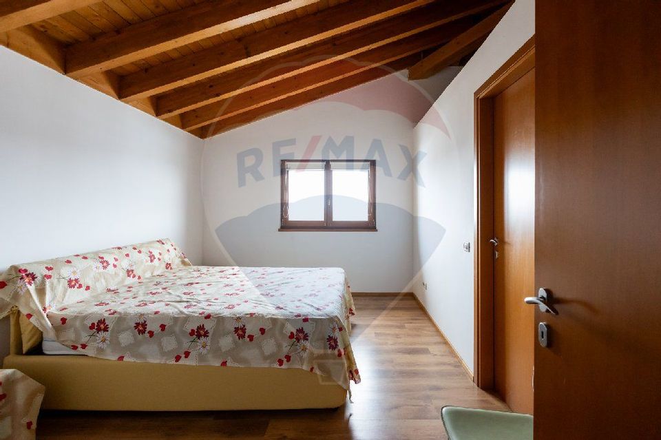 8 room House / Villa for sale