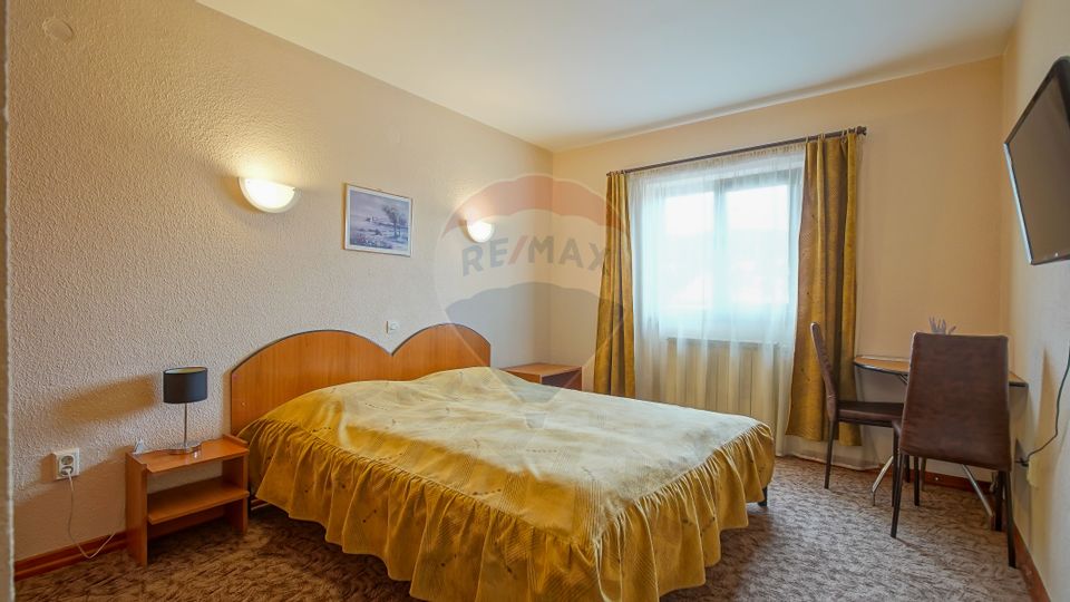 Comision 0 %! Pensiune cu 12 camere de vânzare, str. De Mijloc!