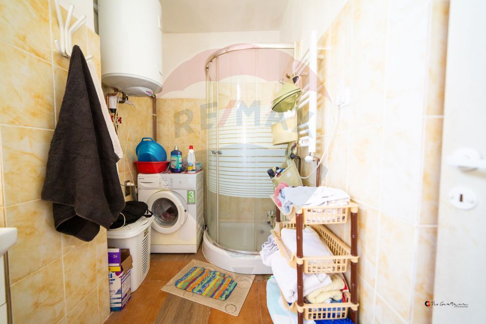 Imobil renovat, 2 apartamente, grădină și garaj – Turnu