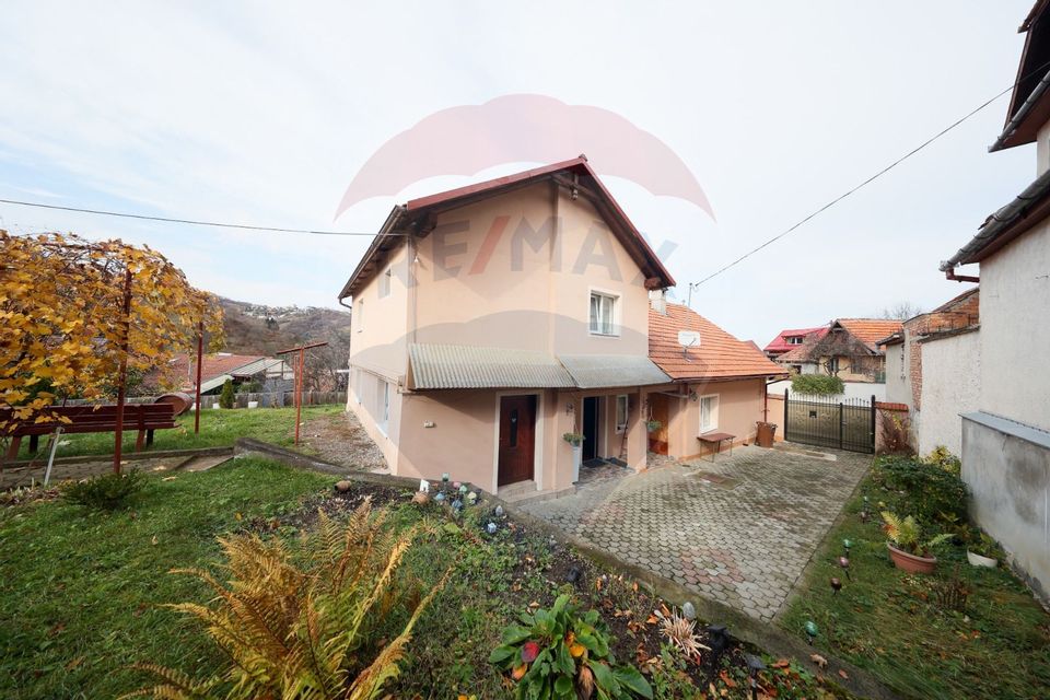 Casă cu 5 camere si curte, de vânzare, zona Centrul Istoric!