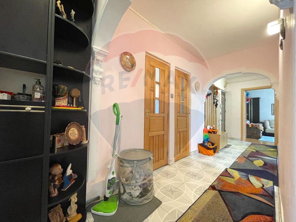 REZERVAT !  Apartament cu 3 camere de vânzare în Răcădău