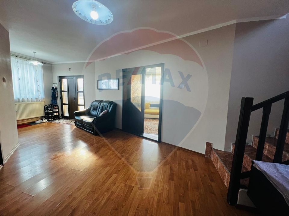 Vilă  P+M  constructie noua cu teren 1422 mp.CICIR