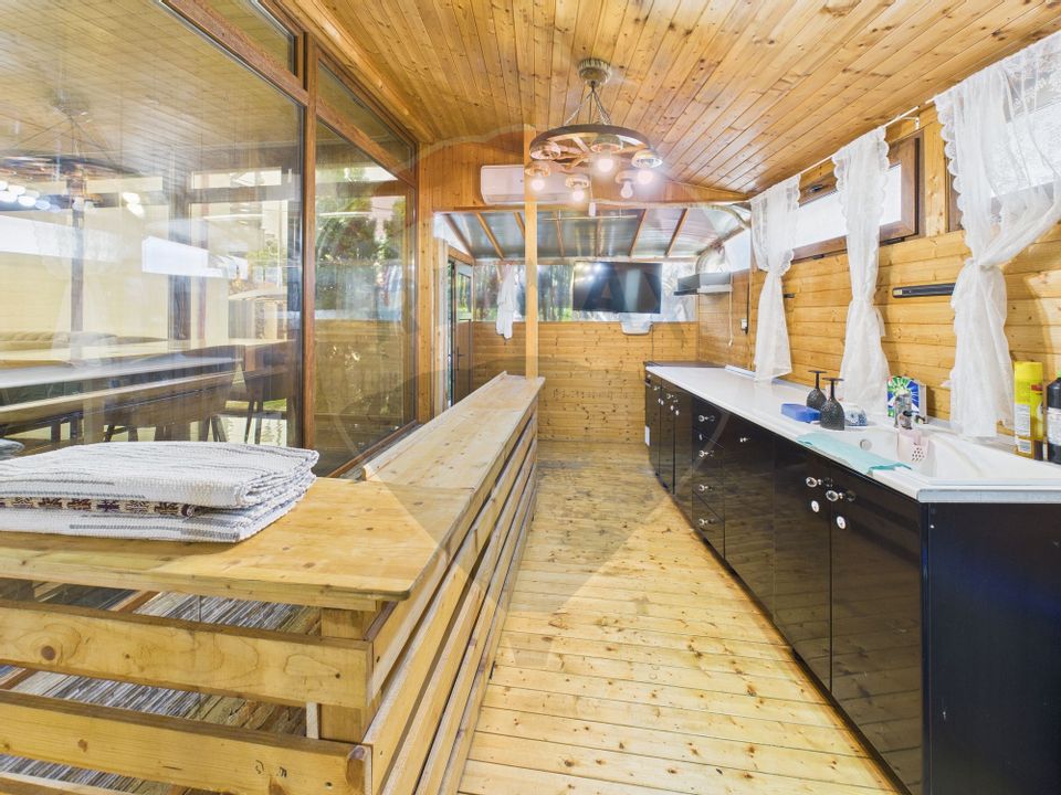 Casă / Vilă cu 4 camere de vânzare în zona Est