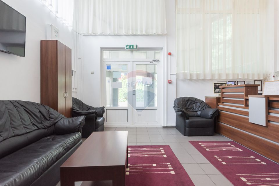 Hotel cu 23 unități de cazare, 2 săli de ședință, locație excelentă