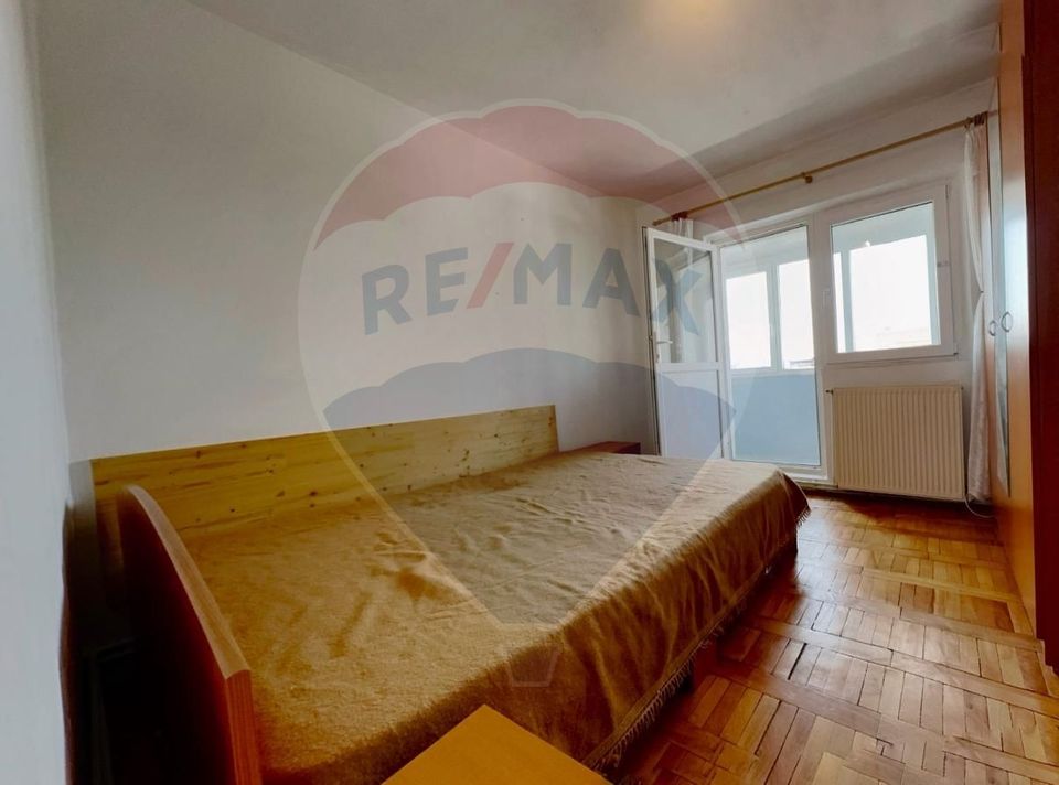 Apartament cu 3 camere de vânzare în zona Aradului