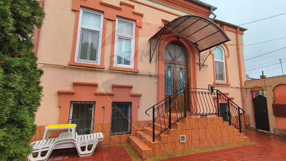 Casă cu piscină de vânzare în zona Piața Centrală Galați