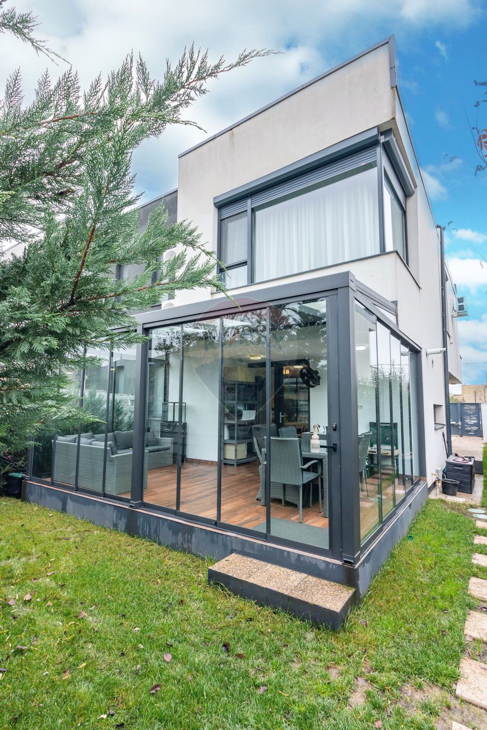 Casă / Vilă de vanzare la intrare in Tunari, toate utilitatile