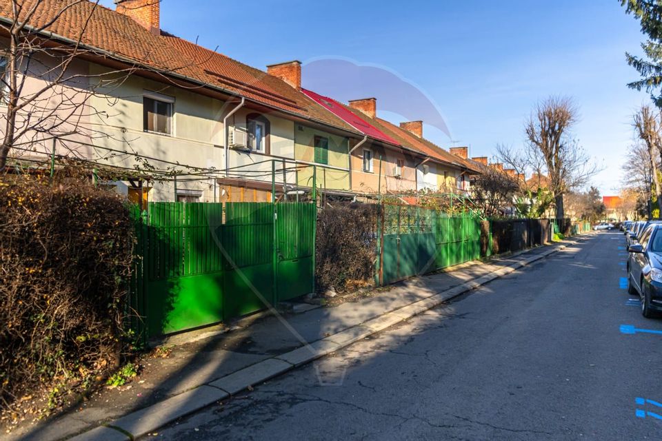 Casă "insiruita" 3 camere D+P+1+ pod/  str Forjei  - Brasov