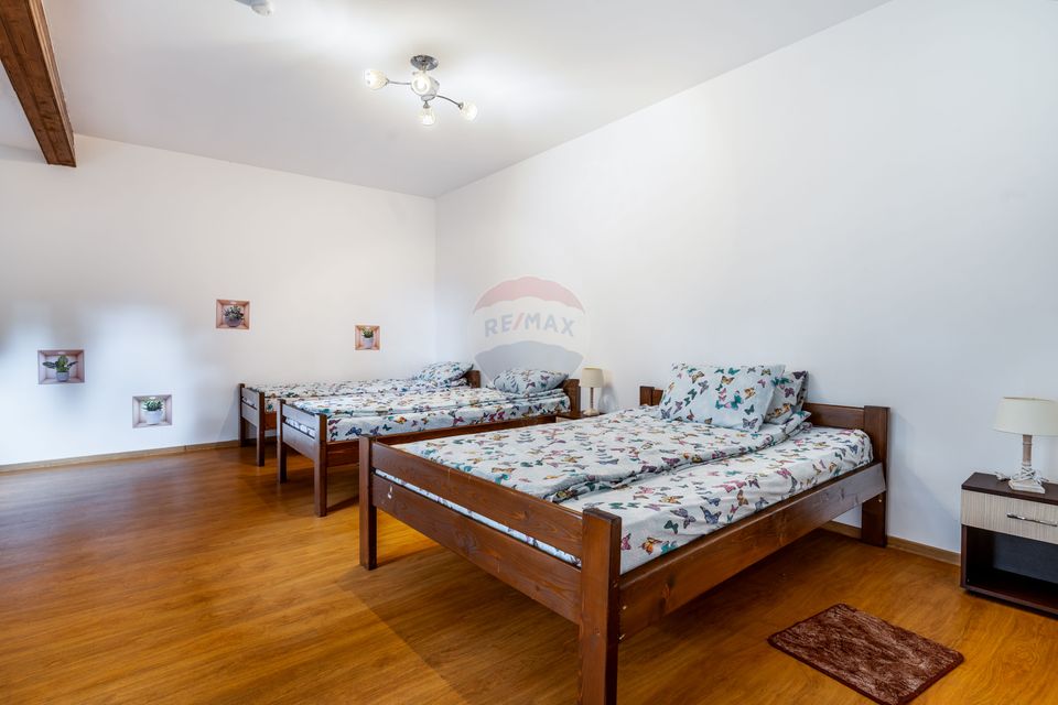 Cabana cu 7 camere de vânzare, 387 mp util, 1300 mp teren!