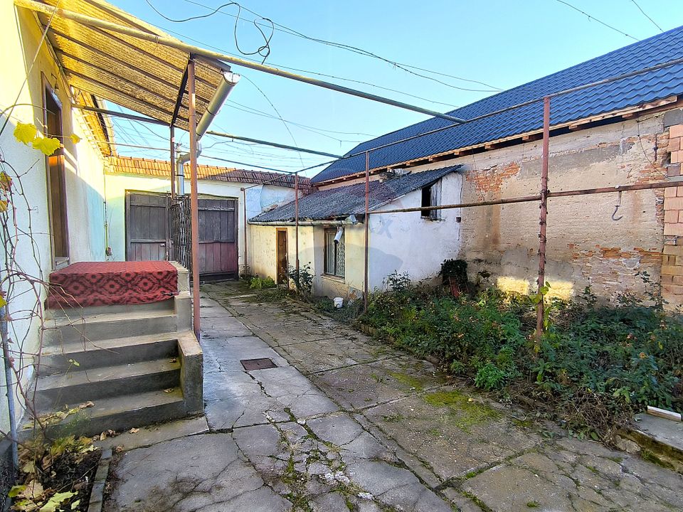 Casă săsească 3 camere si 1400 mp teren in Brateiu - jud. Sibiu