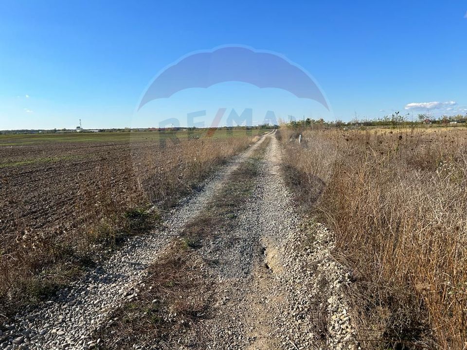 Land 4,050sqm Ciolpani / Strada Plopului