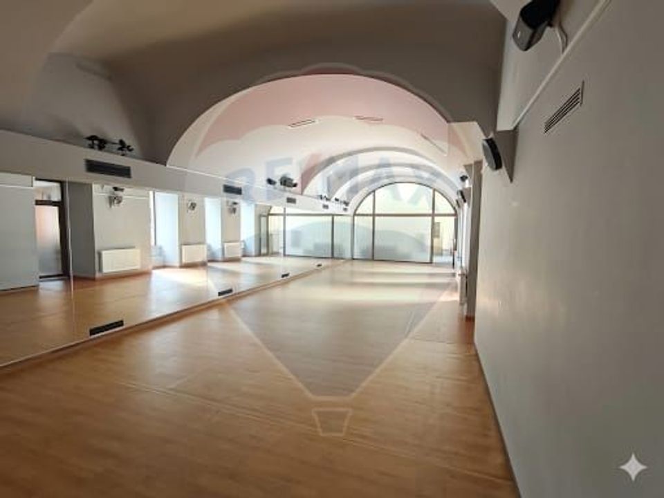 174sq.m Office Space for rent, Ultracentral area