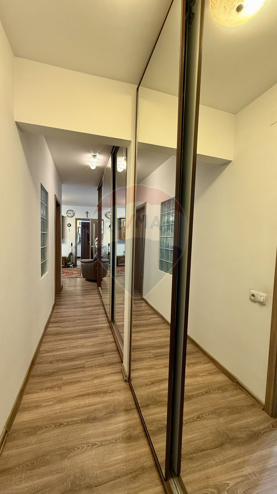 Apartament 3 camere, etaj 1, complet mobilat și utilat – cartier Săsar