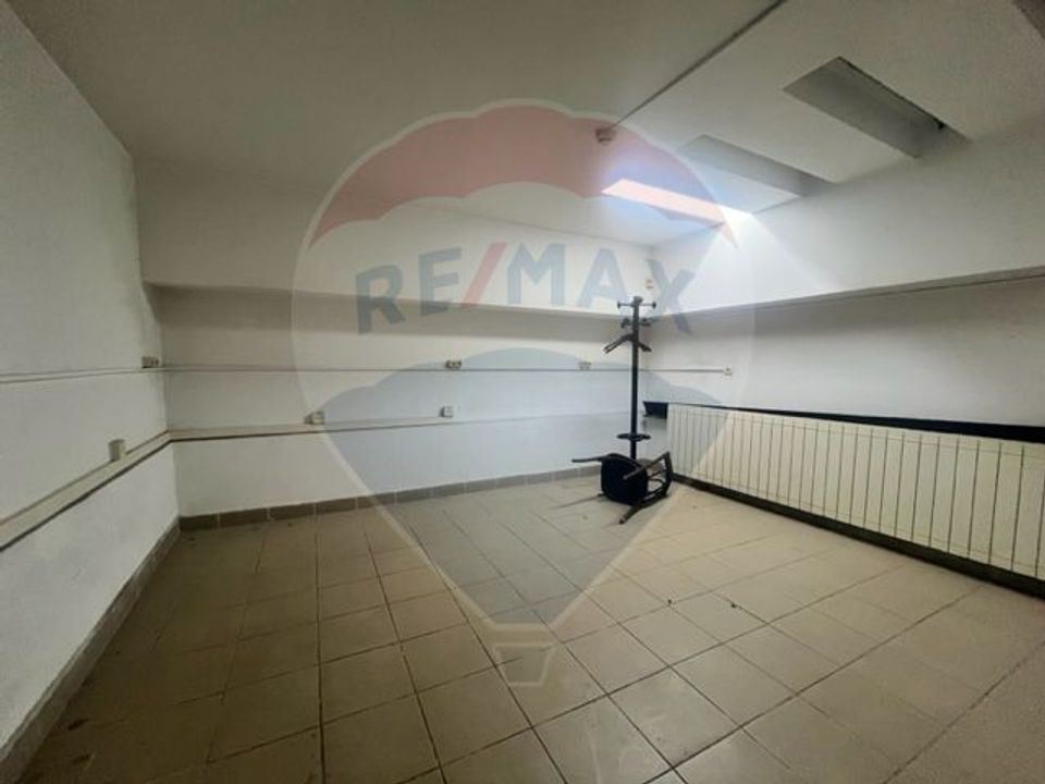 180sq.m Commercial Space for rent, Central area