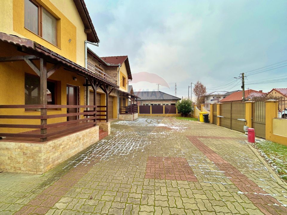 Vilă cu 6 camere de vânzare în Bujac/Arad