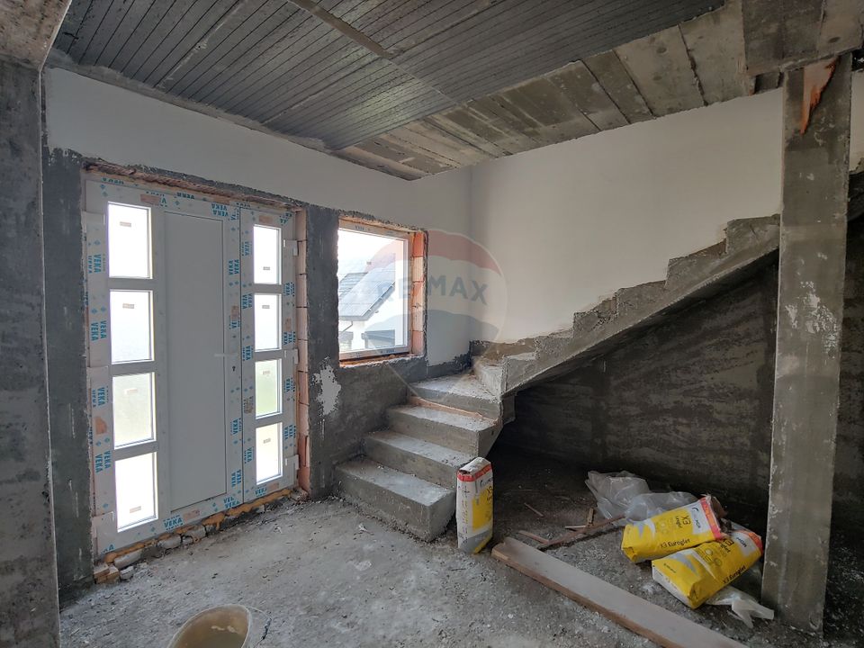 Casă / Vilă individuală cu 560 mp teren, de vânzare în Scheia, Suceava