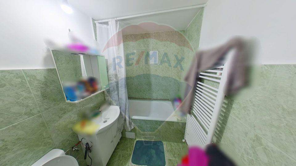 Apartament cu 3 camere de vânzare în zona Est