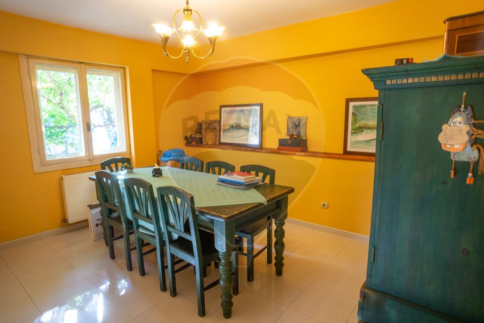 Casă / Vilă cu 10 camere si teren generos, Sos. Salaj