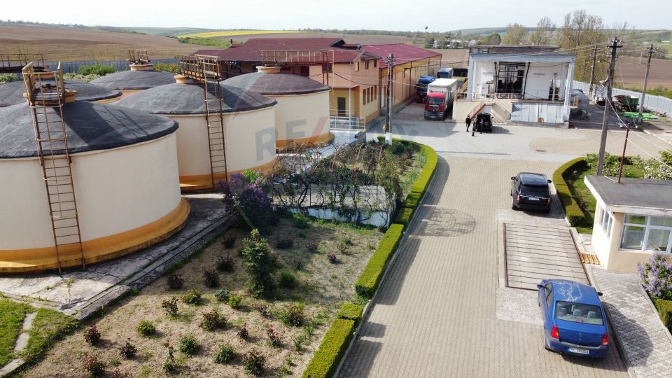 2,800sq.m Commercial Space for sale