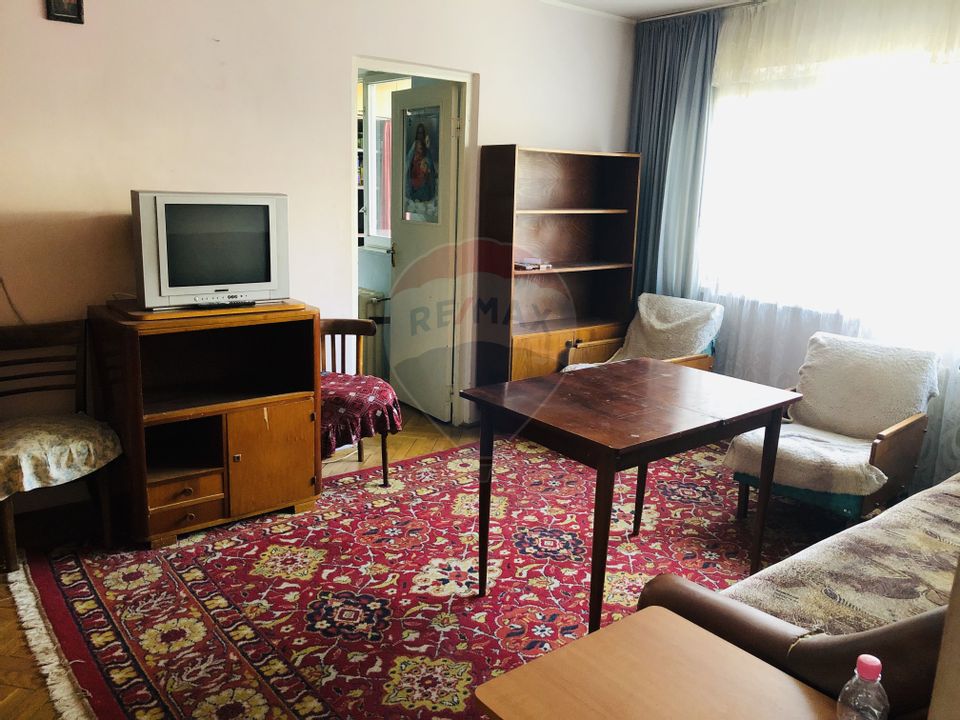 Apartament cu 3 camere de vânzare în zona Rogerius