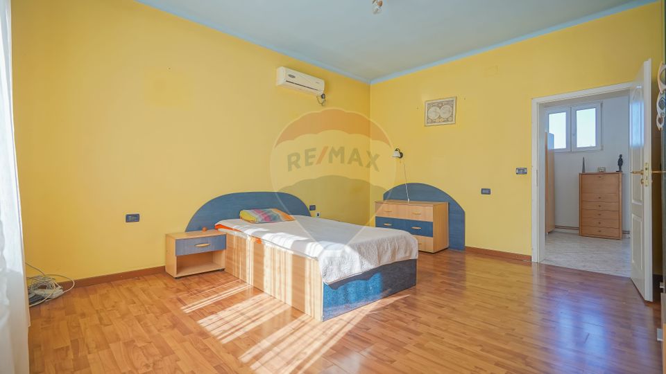 7 room House / Villa for sale, Aurel Vlaicu area