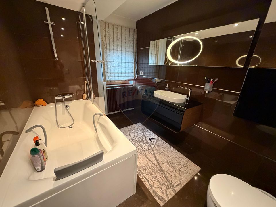 9 room House / Villa for sale