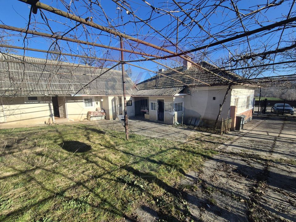 Casă de vânzare cu 4 camere si anexe in  Horgești-Recea