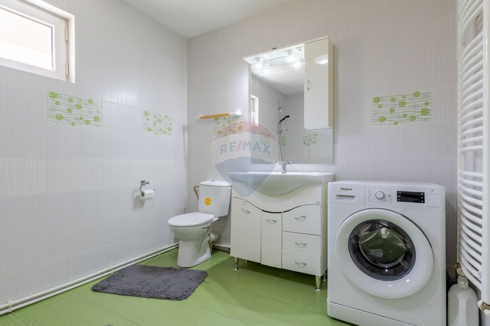 Proprietate versatilă cu casă, două hale și teren generos