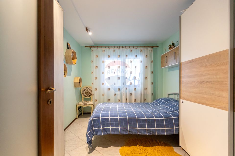 Apartament cu 3 camere decomandate , strada Letea