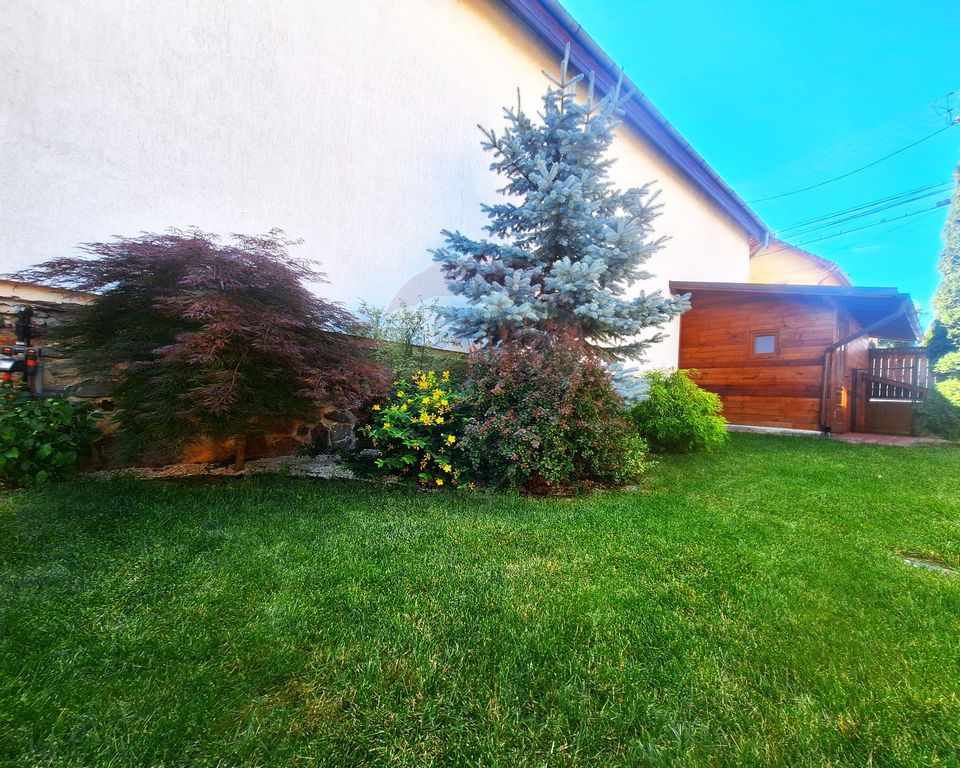 Vilă moderna cu gradina frumoasa, in zona Trei Stejari