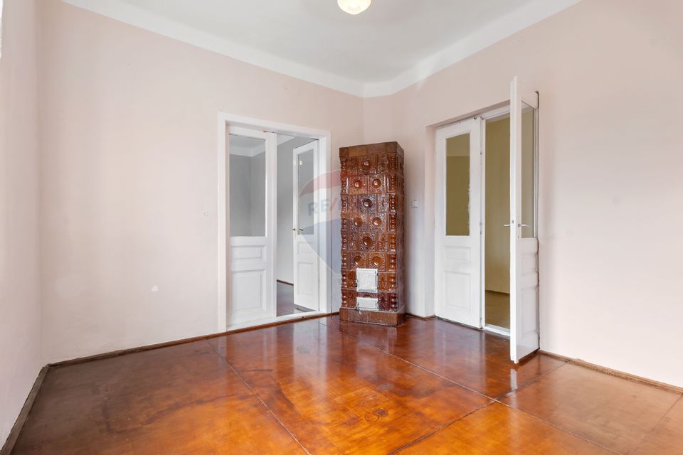 Casă renovată recent, zona centrală Pecica