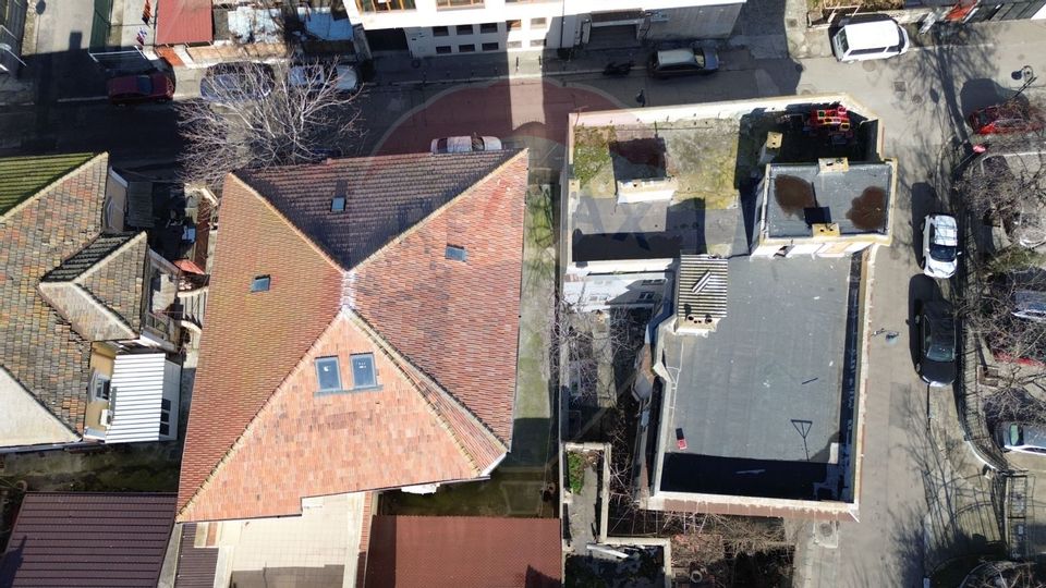 Vilă cu 16 camere de vanzare in zona Peninsula