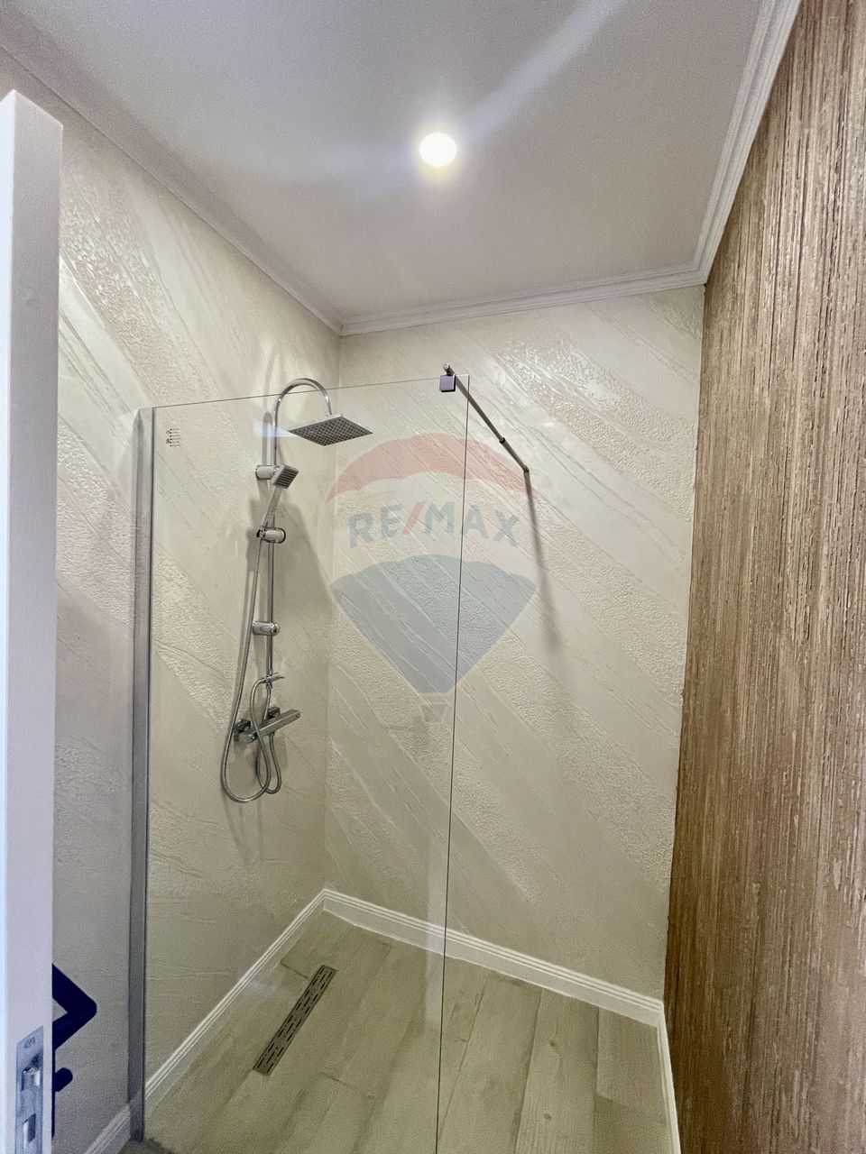 Casă / Vilă cu 3 camere de vânzare în zona Vest