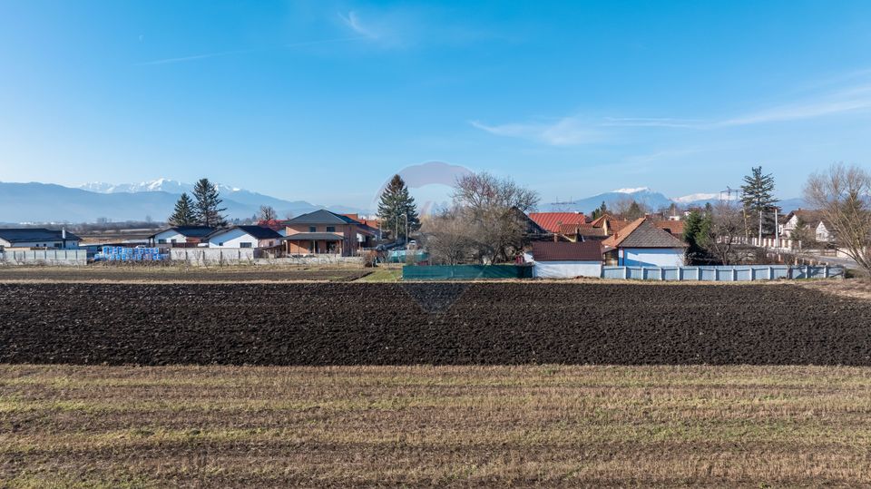 Teren intravilan 9.000 mp pentru dezvoltare rezidențială sau mixtă