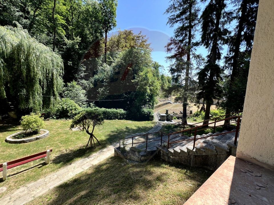 Hotel-bază de tratament, edificat în zonă cu ape sulfuroase