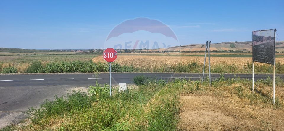 Land 70,000sqm Maderat / Strada principala