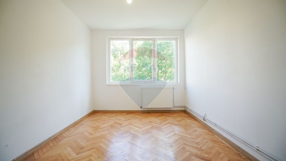 Apartament cu 3 camere de vânzare în Centrul Civic, B-dul Victoriei