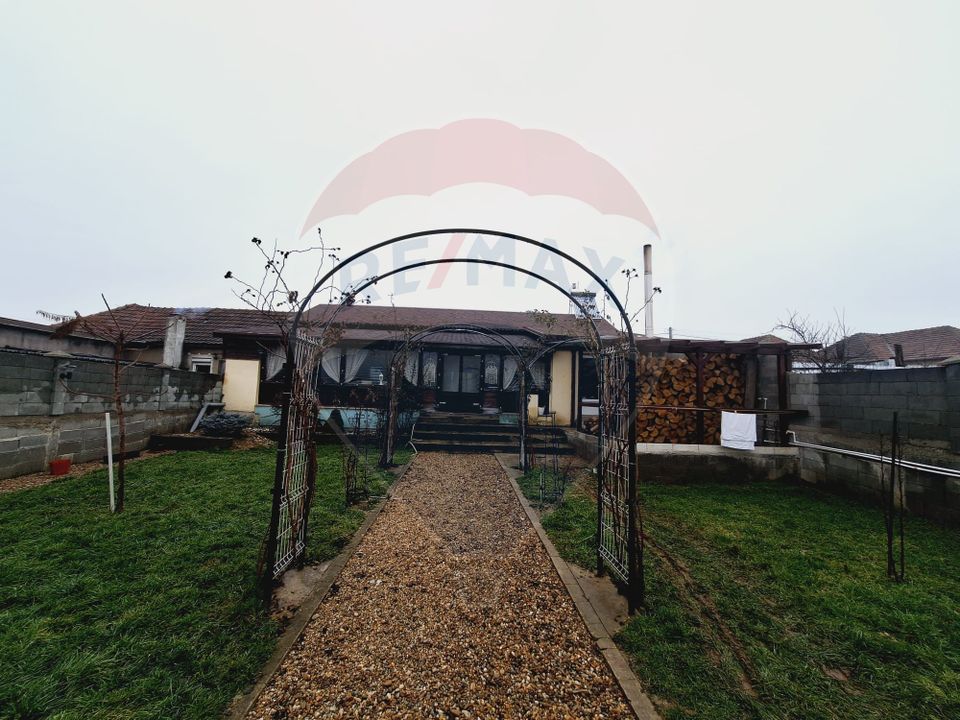 Casă cu 3 camere de vânzare in Hidiselu de Sus