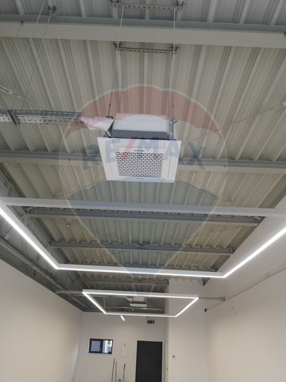 122sq.m Commercial Space for rent