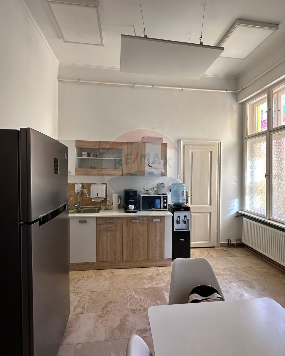 230sq.m Office Space for rent, Ultracentral area