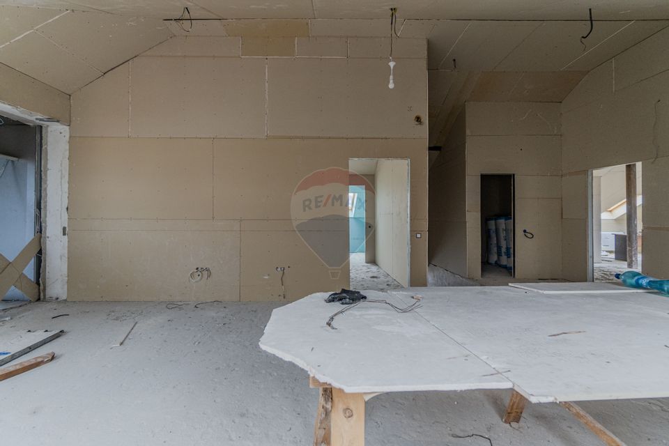 Cladire de 902 mp utili de vânzare, zona Grivitei - DN 13, COMISION 0