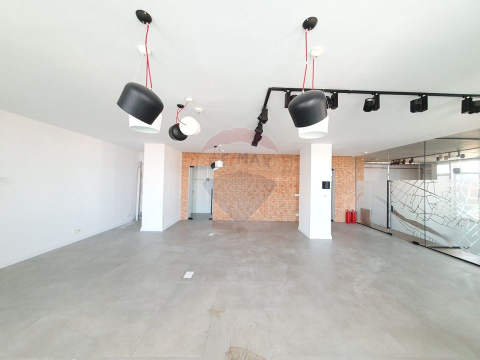 Birou modern 151 mp în Arad Plaza, 2 locuri de parcare