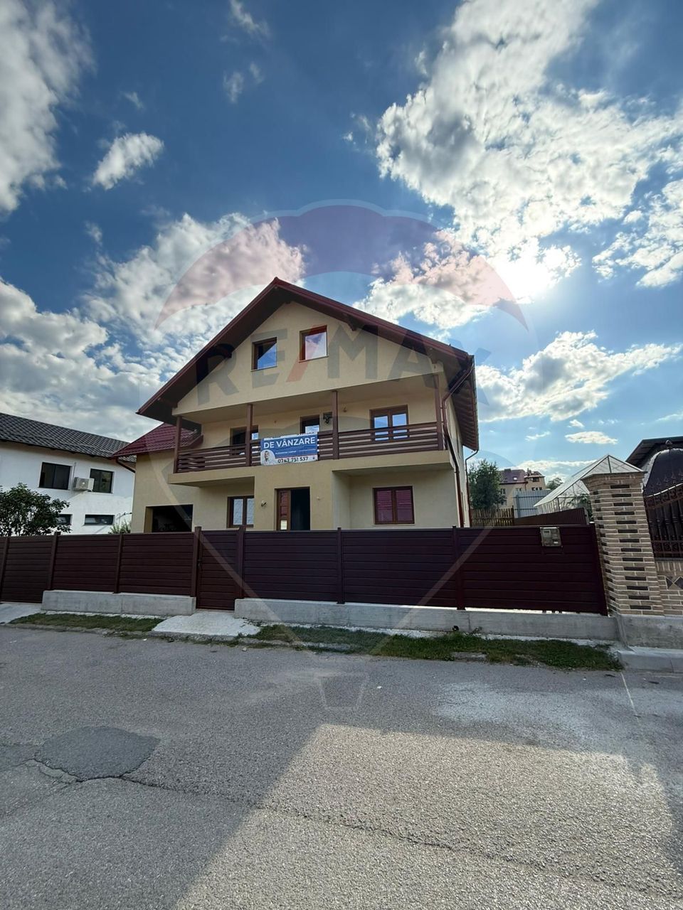 Casă / Vilă cu 5 camere de vânzare în zona Central Gura Humorului