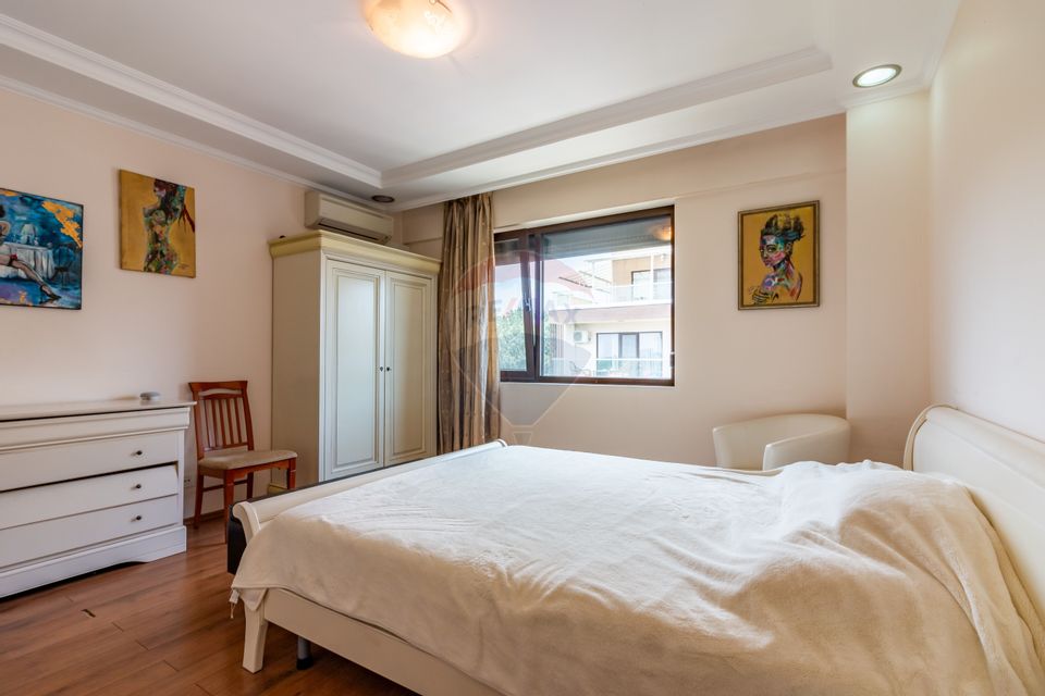 Apartament cu 3 camere de vanzare, langa padure, piscina, loc de joaca