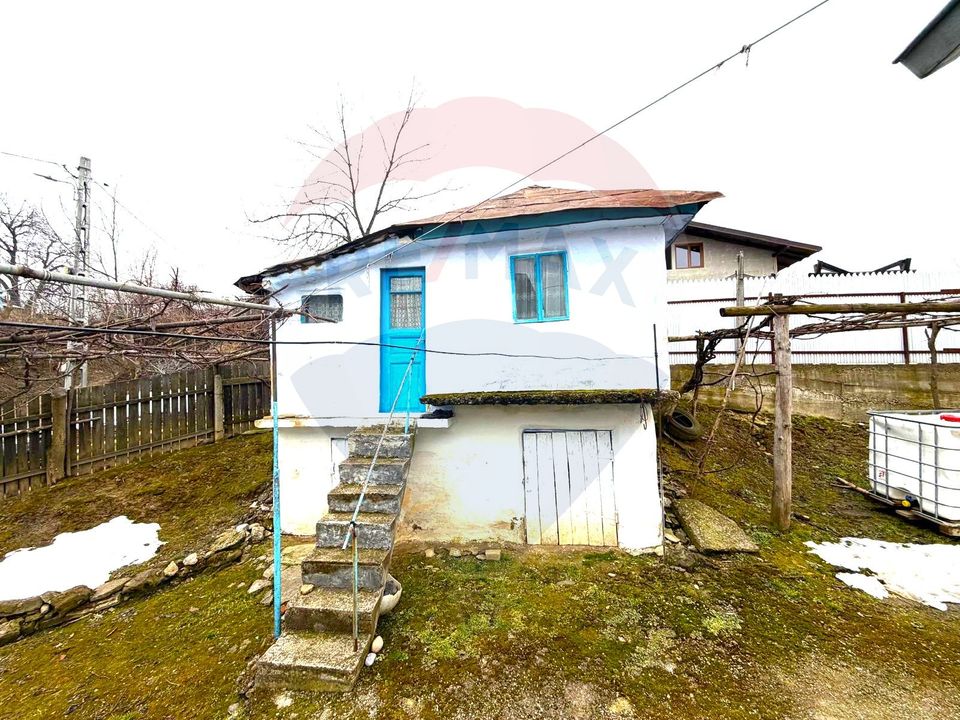 Casă 3 camere de vânzare – Gârleni, sat Lespezi, Str. Frunzei