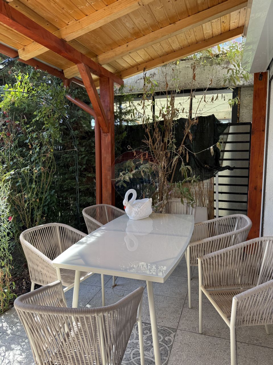 Vilă premium cu priveliște la lac și acces direct la apă