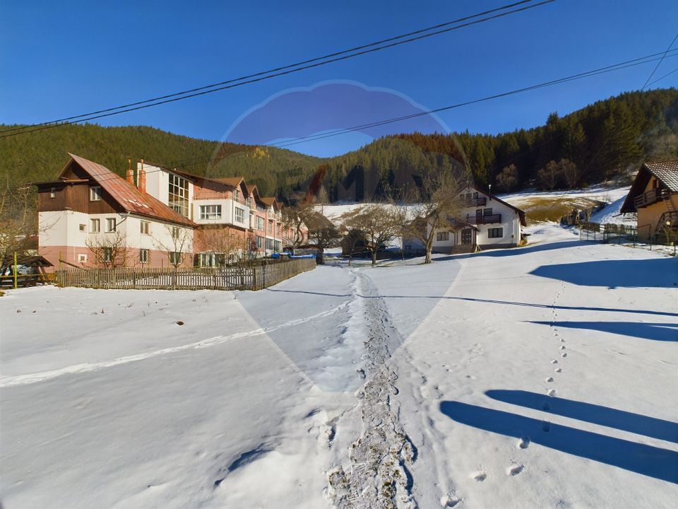 Vila / Pensiune / Camin / Azil seniori, zona superba Moeciu, parcare