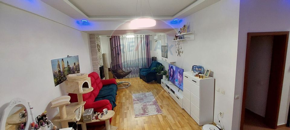 Apartament cu 3 camere de vânzare în zona Central