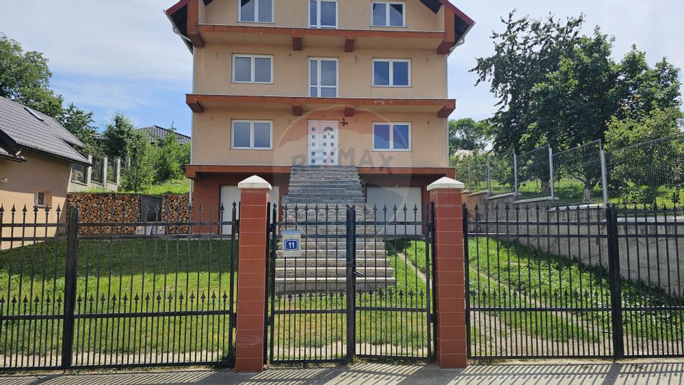 Casă / Vilă cu 12 camere-Sfântu Ilie Vechi, Suceava