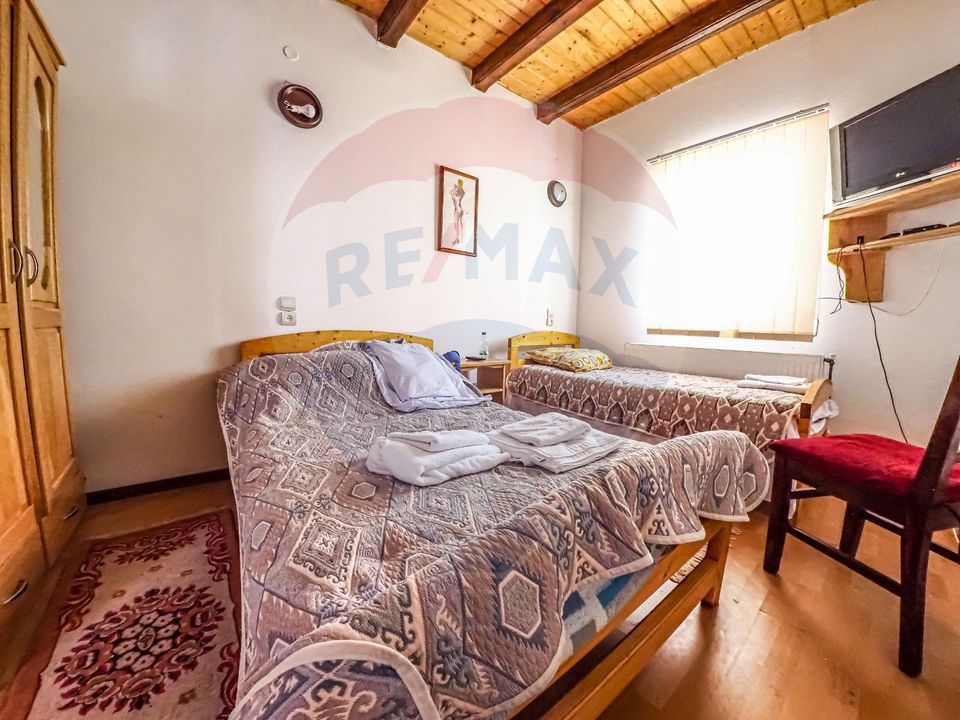 Vila / Pensiune cu 20 camere de vânzare în Câmpulung Moldovenesc, SV